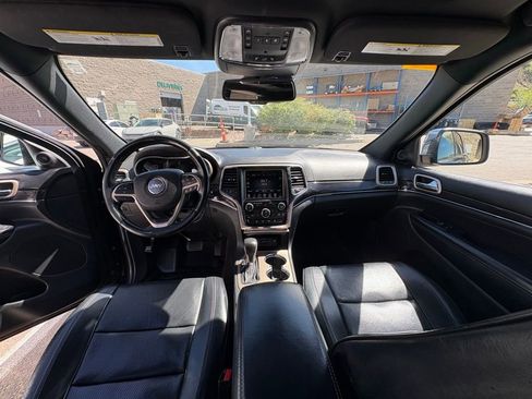 Used 2016 Jeep Grand Cherokee Overland w/ Advanced Technology Group AWD/4WD image 4