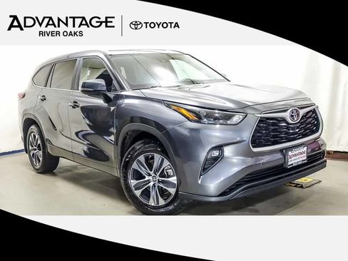 Used 2023 Toyota Highlander XLE AWD/4WD image 1