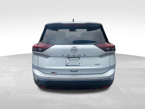 Used 2025 Nissan Rogue S AWD/4WD image 4