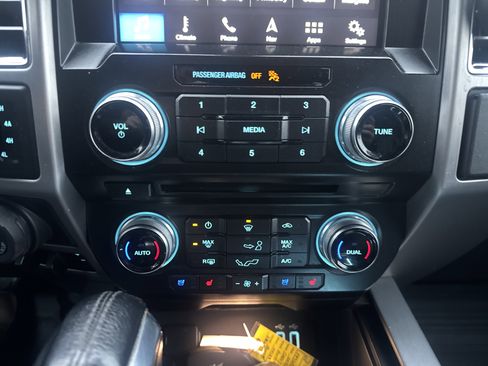 Used 2016 Ford F150 Platinum w/ Trailer Tow Package image 25