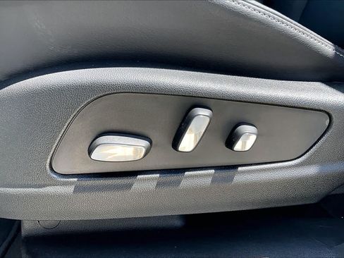 Used 2025 Cadillac XT6 Premium Luxury FWD image 31