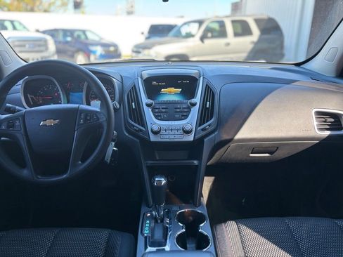 Used 2017 Chevrolet Equinox LS image 18