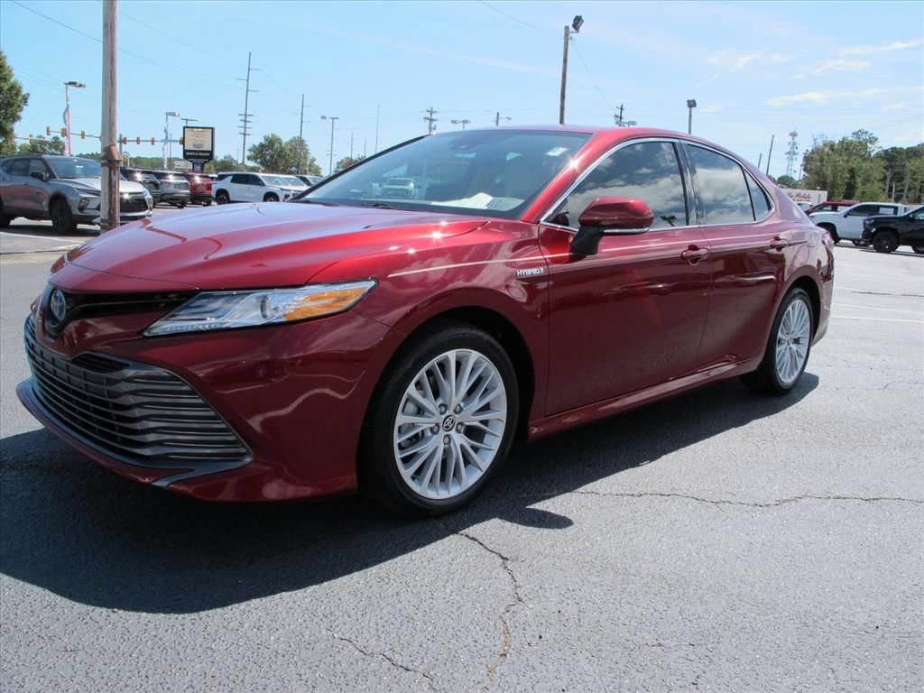 Used 2020 Toyota Camry XLE FWD image 9