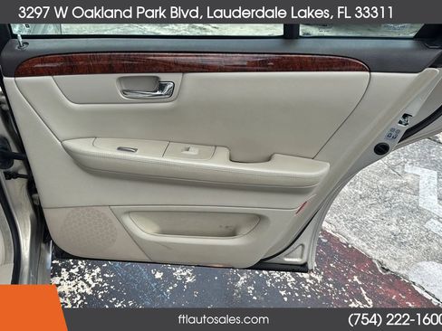 Used 2007 Cadillac DTS w/ Trunk Convenience Package image 44