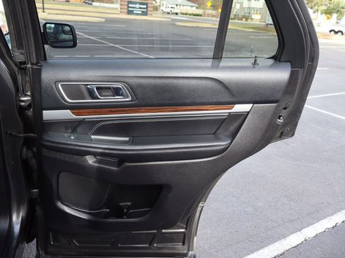 Used 2016 Ford Explorer Limited image 27