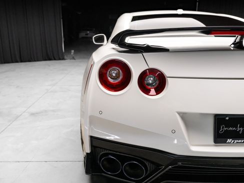 Used 2021 Nissan GT-R Premium image 38