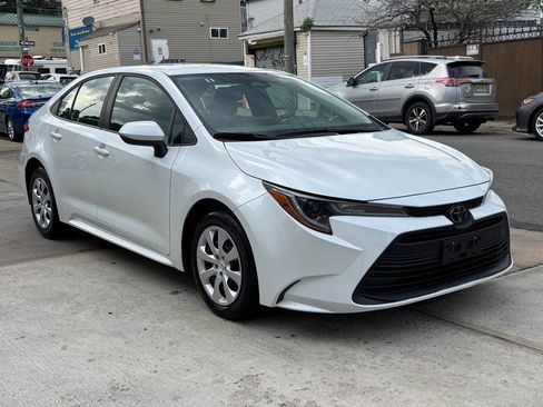 Used 2024 Toyota Corolla LE FWD image 3