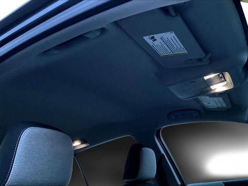 Used 2022 Chevrolet Equinox LS image 19