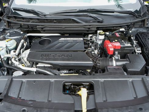 Used 2023 Nissan Rogue S image 11