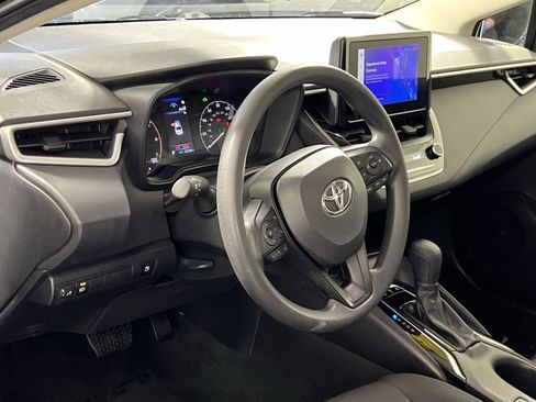 Used 2025 Toyota Corolla LE FWD image 17