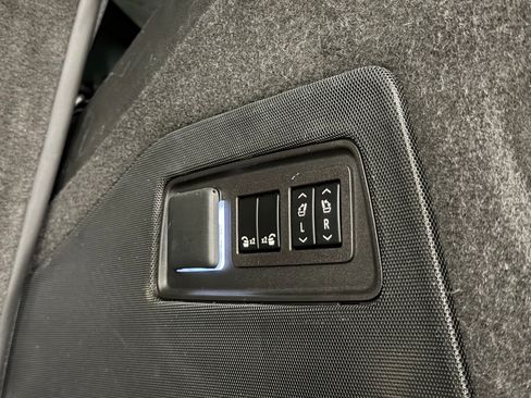 Used 2023 Cadillac Escalade Sport AWD/4WD image 27