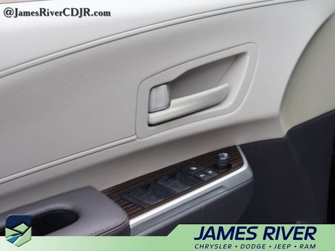 Used 2024 Toyota Sienna LE FWD image 20