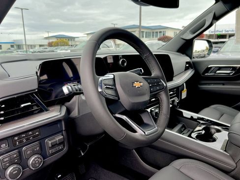 New 2026 Chevrolet Suburban LT AWD/4WD image 10