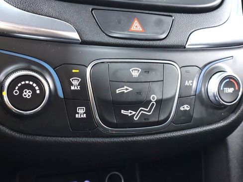 Used 2021 Chevrolet Equinox LT image 22