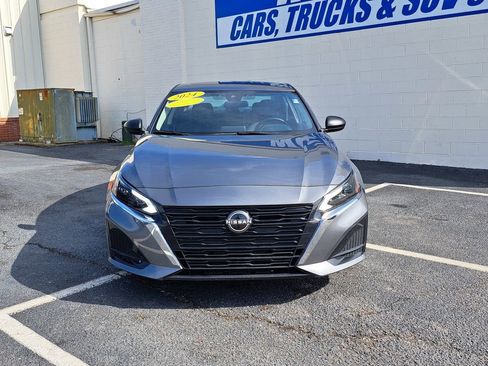 Used 2024 Nissan Altima 2.5 SV image 2