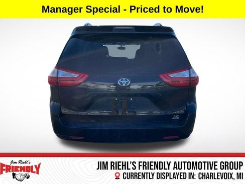 Used 2016 Toyota Sienna LE image 4