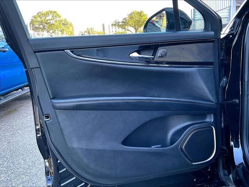 Used 2022 Lincoln Nautilus Reserve w/ Monochromatic Package image 21