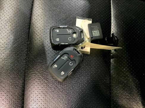 Used 2021 GMC Acadia SLE w/ Driver Convenience Package image 14