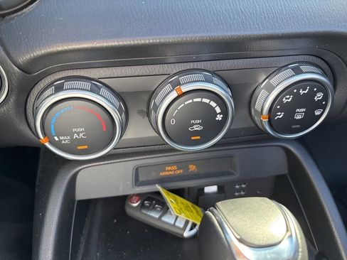 Used 2018 FIAT 124 Spider Classica w/ Technology & Siriusxm Group image 14