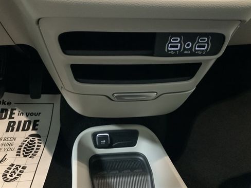 Used 2024 Chrysler Pacifica Touring-L FWD image 40