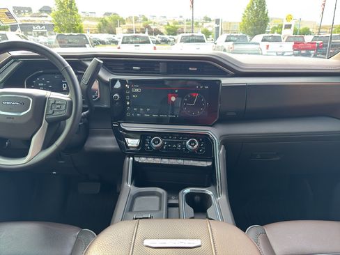 Used 2024 GMC Sierra 3500 Denali w/ Denali Reserve Package AWD/4WD image 9