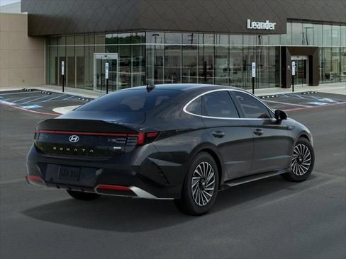 Used 2025 Hyundai Sonata Limited FWD image 4