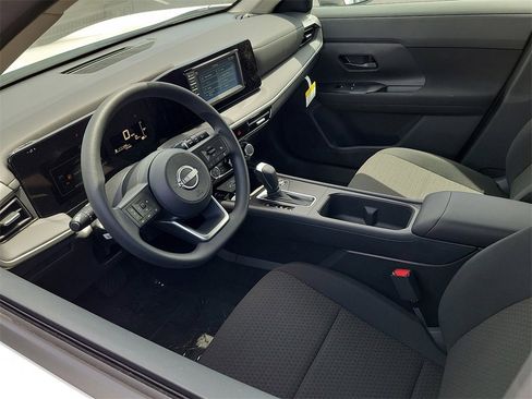 New 2025 Nissan Kicks S image 3