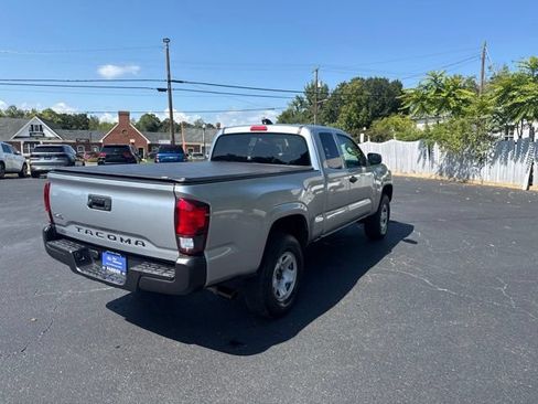 Used 2022 Toyota Tacoma SR AWD/4WD image 7