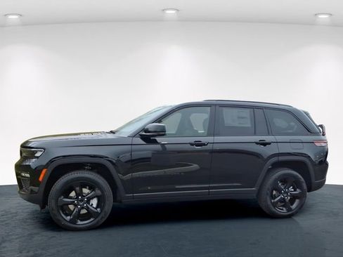 New 2025 Jeep Grand Cherokee Limited w/ Black Appearance Package AWD/4WD image 5