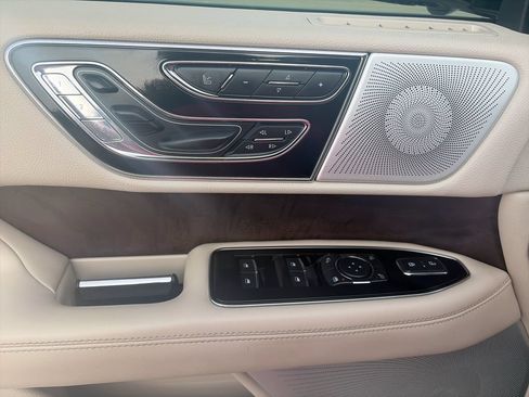 Used 2020 Lincoln Navigator Reserve w/ Equipment Group 208A Reserve AWD/4WD image 24