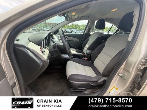 Used 2013 Chevrolet Cruze LS FWD image 18