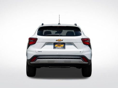 New 2026 Chevrolet Trax LT w/ Sunroof Package FWD image 4