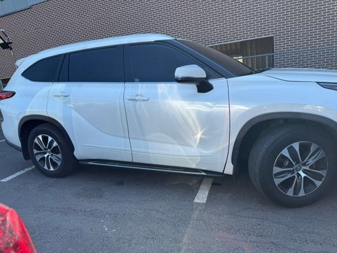Used 2021 Toyota Highlander XLE AWD/4WD image 27