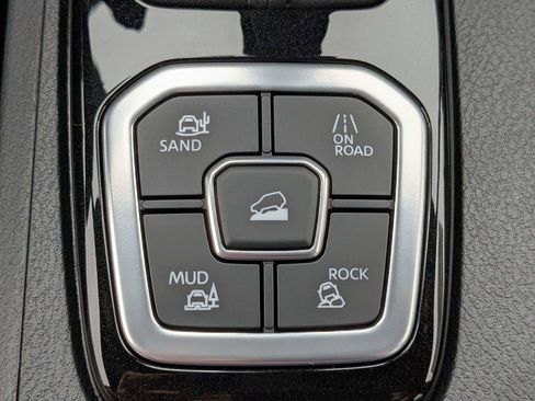 New 2026 Nissan Frontier SV w/ Tow Package AWD/4WD image 25