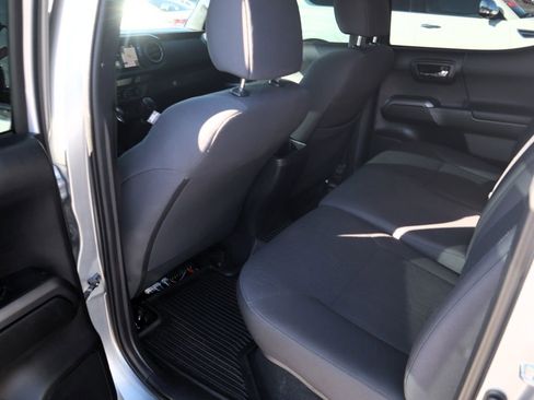 Used 2017 Toyota Tacoma TRD Off-Road w/ Tow Package image 11