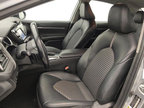 Used 2020 Toyota Camry SE FWD image 17