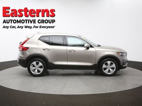Used 2022 Volvo XC40 T4 Momentum FWD image 46