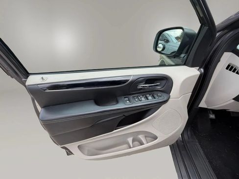 Used 2020 Dodge Grand Caravan SXT FWD image 18