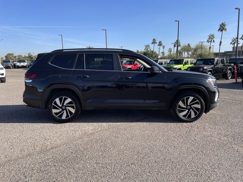 Used 2025 Volkswagen Atlas SE image 6