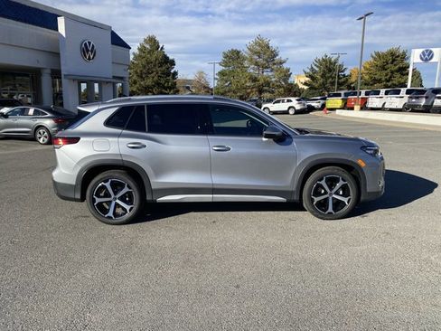 New 2026 Volkswagen Tiguan SE FWD image 47