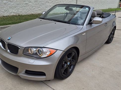 Used 2010 BMW 135i Convertible RWD image 3