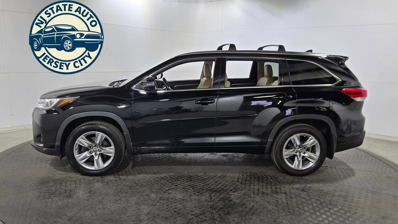 Used 2017 Toyota Highlander Limited w/ Protection Package #3 AWD/4WD image 4