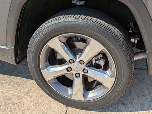 Used 2022 Jeep Grand Cherokee L Limited image 9