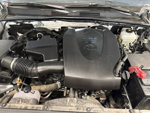 Used 2019 Toyota Tacoma TRD Off-Road AWD/4WD image 21