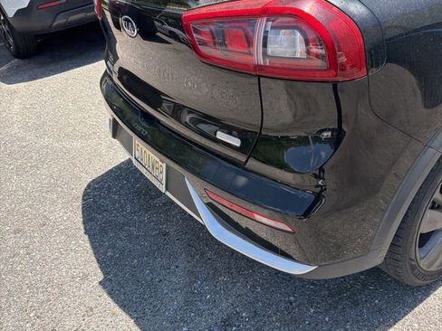 Used 2017 Kia Niro EX image 14