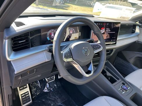 New 2026 Volkswagen Tiguan SE R-Line FWD image 24