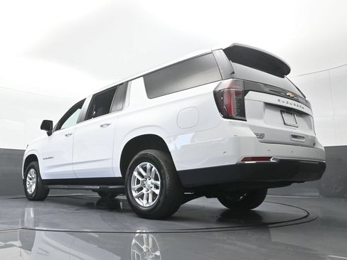 Used 2025 Chevrolet Suburban LT RWD image 65