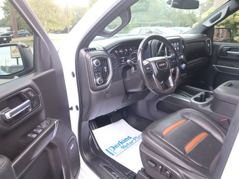 Used 2022 GMC Sierra 1500 AT4 w/ AT4 Preferred Package AWD/4WD image 3