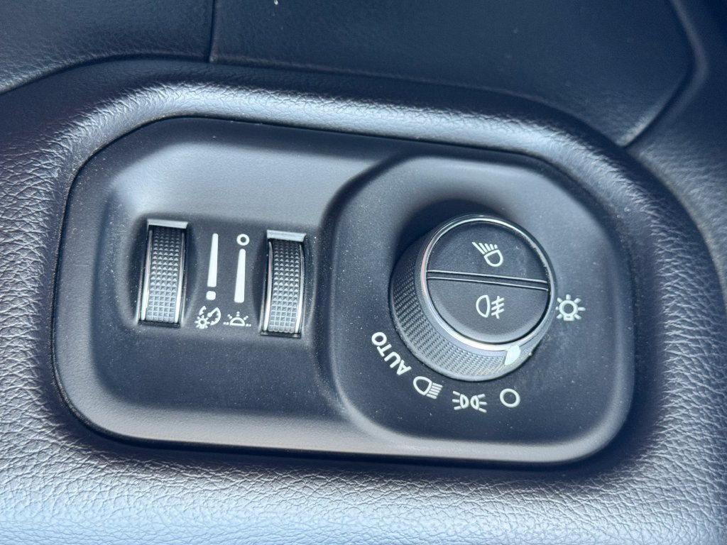 Used 2022 RAM 2500 Laramie AWD/4WD image 32