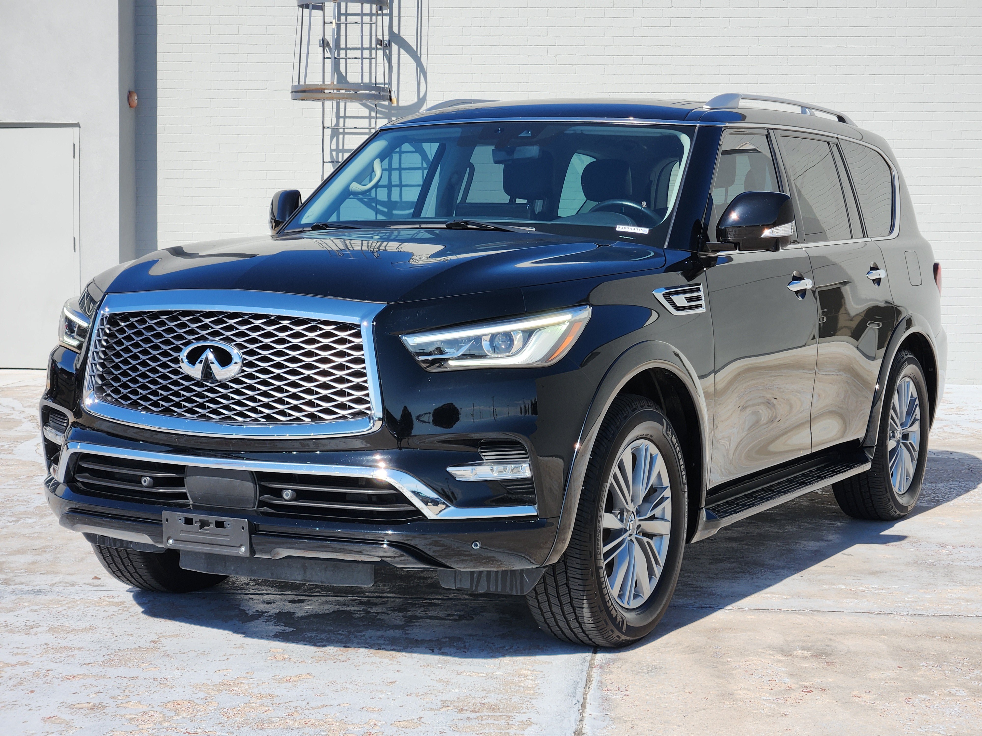 Used 2023 INFINITI QX80 Luxe w/ Cargo Package AWD/4WD image 4